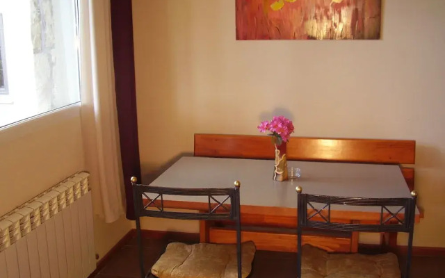 Altos del Centro Apartments