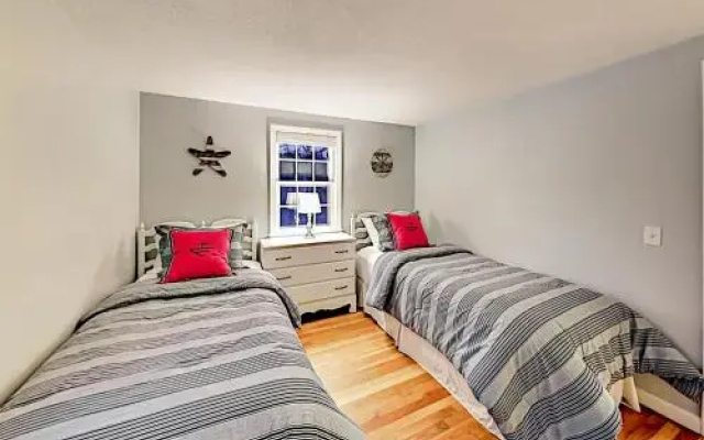 Charming Cape Cod - 3 Br Home