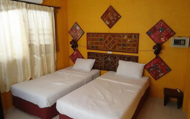 OYO 1103 Pirates House Hotel