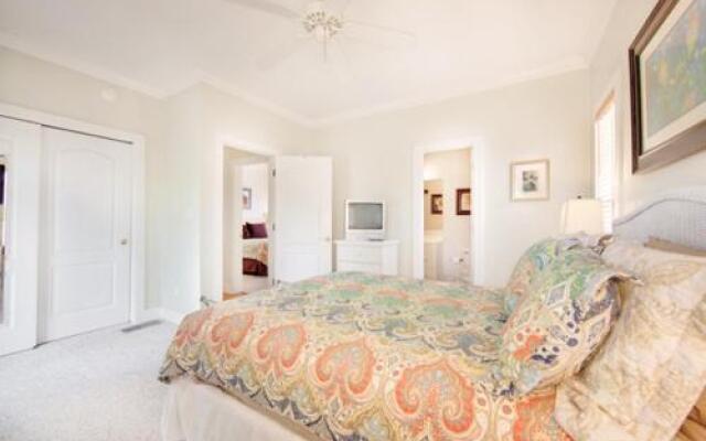 Purple Parrot 9C - 2 Br Condo