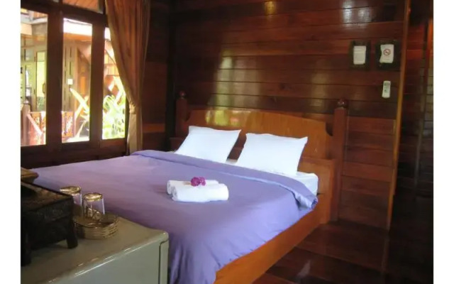 Baansuan Amphawan Resort