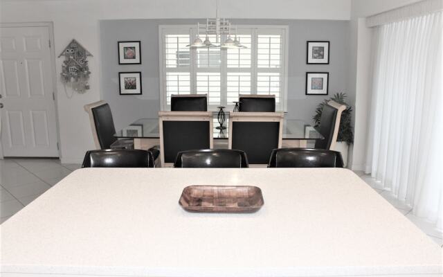 Jamaica Royale 406 - 2 Br Condo