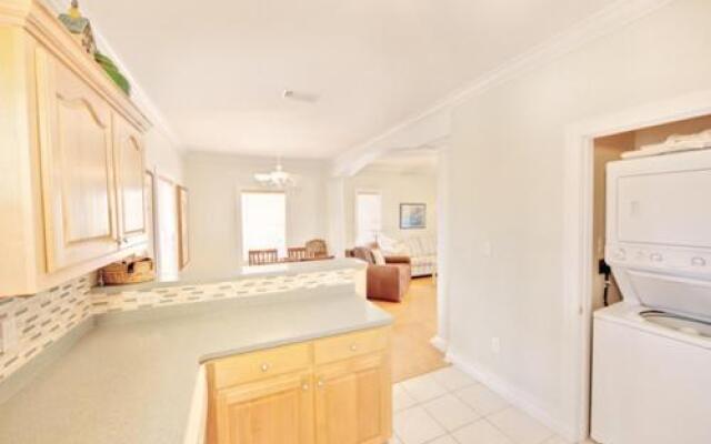 Purple Parrot 9C - 2 Br Condo