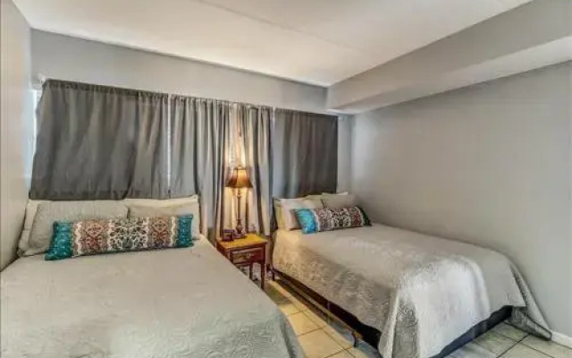 Spacious Oceanfront Condo, Easy Access to Private Fishing Pier by RedAwning