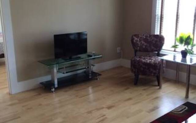 Hollywood Garden Apartment