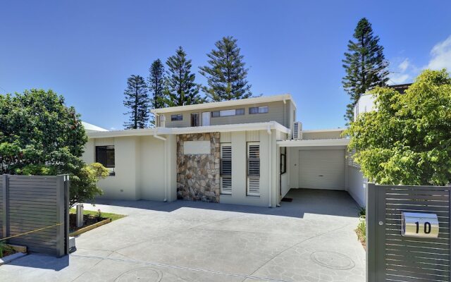 Whispering Sands at Corlette - 2