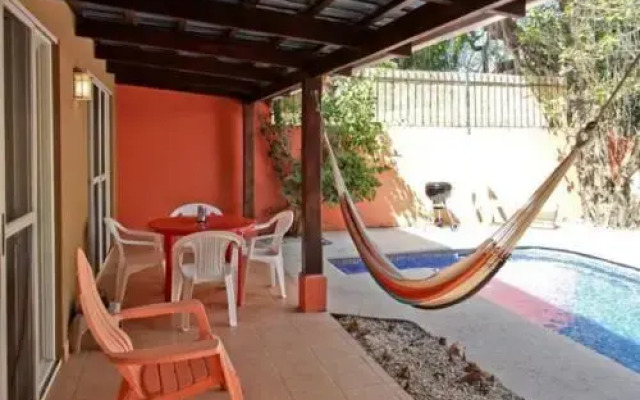 Private townhome 2 blocks from the beach and restaurants