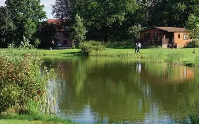 Paradise Lakeside Lodges