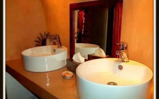 Porfyrousa Traditional Hotel