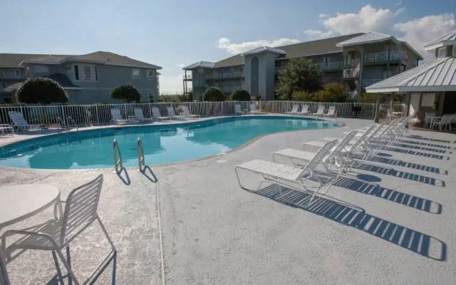 Romar Lakes 302B - 2 Br condo by RedAwning