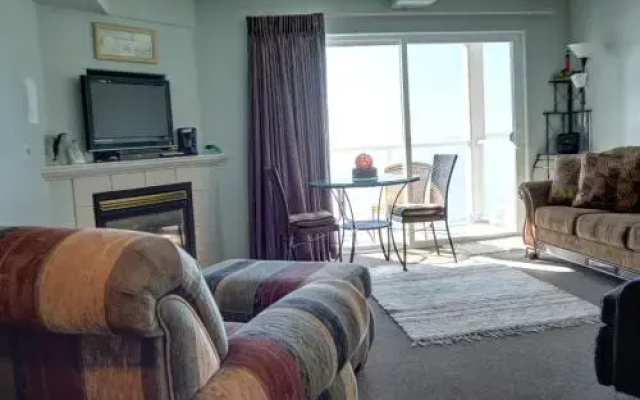 Waters Edge 313