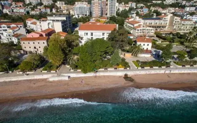 LuxBeachFront