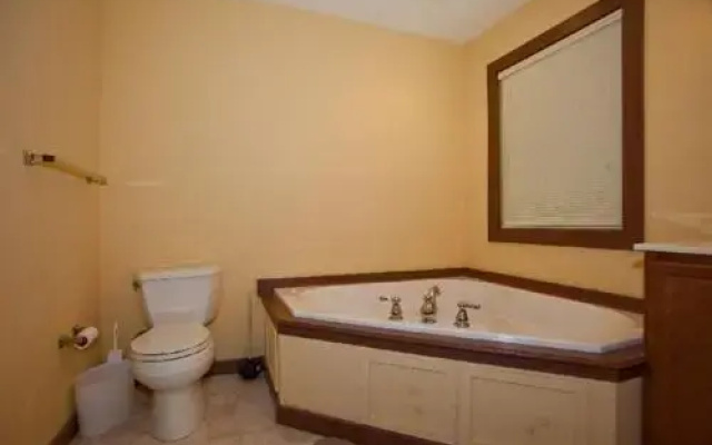 Beech House - 2 Br home by RedAwning