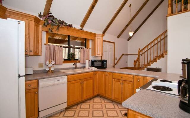 Adams Eden - 2 Br home by RedAwning