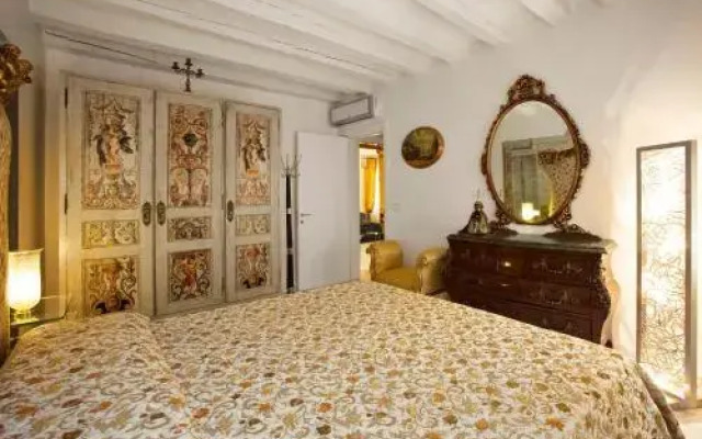 Casa Fortuny Luxury Apartment