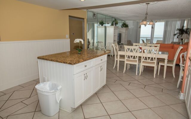 Shoreline Towers 2074 2 Bedroom Condo by RedAwning