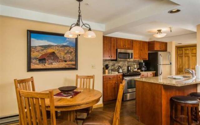 Torian Plum Plaza 307