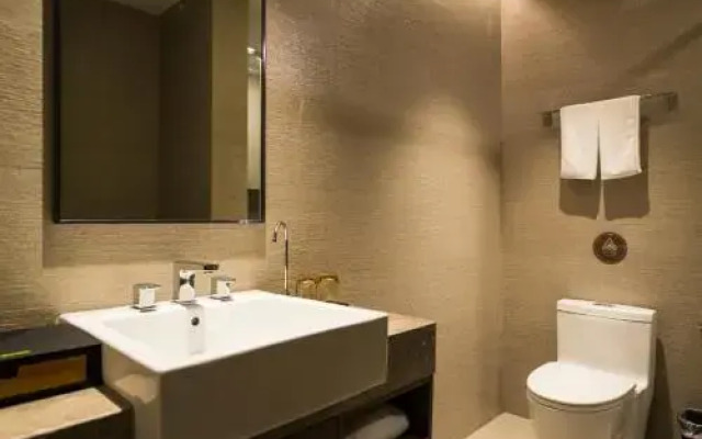 Home Inn Plus Shanghai Pudong Airport Chuangsha Metro Station