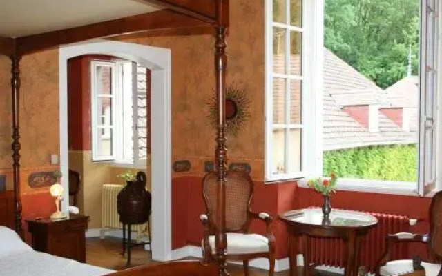 Manoir De Montflambert