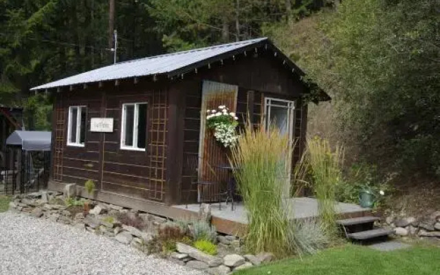 The Rusty Antler Guest Cabin