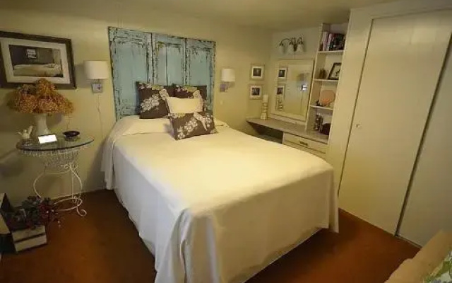 Rogers Roost - 3 Br condo by RedAwning