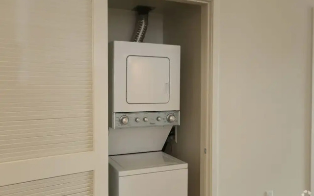 Convention Center Apartments By Barsala