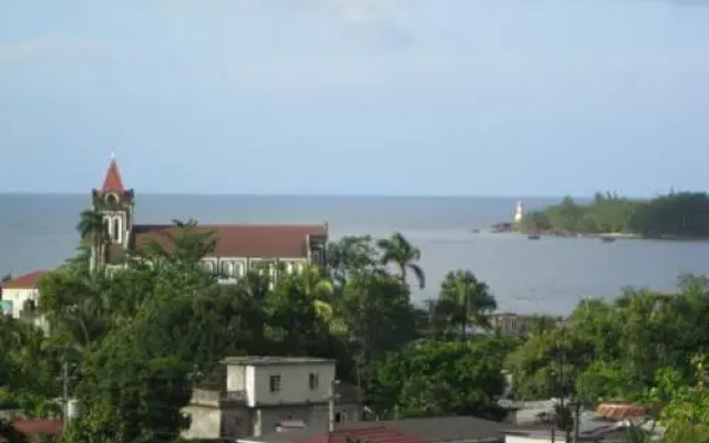 Pineapple Hill Sea View Cottage