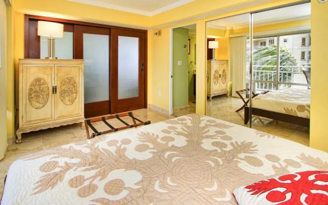 Ala Moana Condo 1777-9 by RedAwning