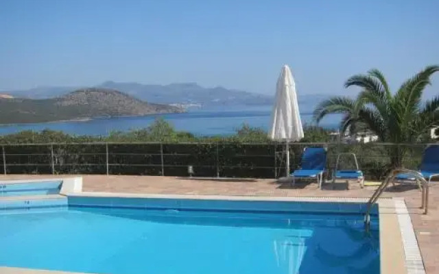 Stelios Apartments