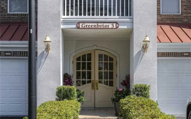 Greenbriar 314 2 Br condo by RedAwning