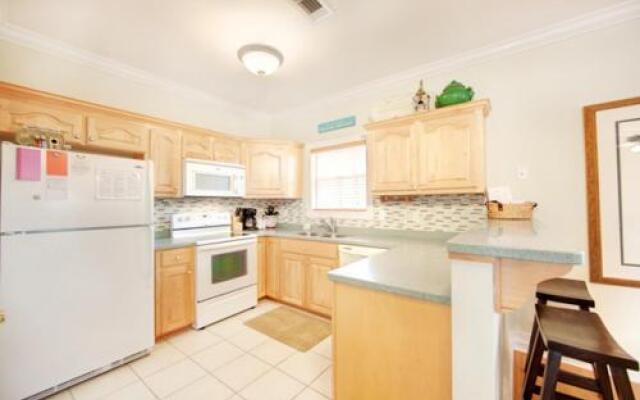 Purple Parrot 9C - 2 Br Condo