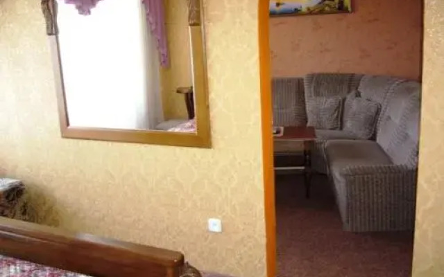 Hotel Profspilkovyi