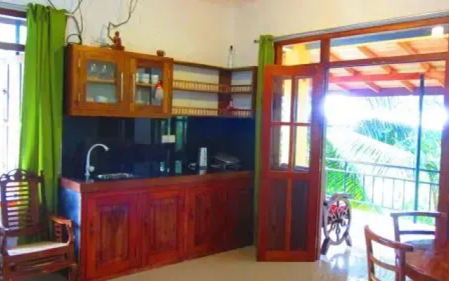 Thira Home Stay