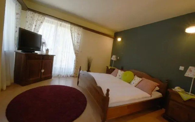 Queen Teuta Palace Resort