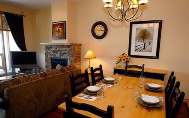 Sullivan Stone Lodge by Rocky Now