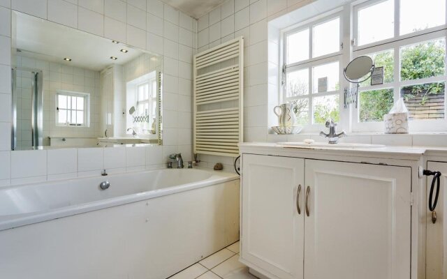 Three Bedroom House in Hampstead Garden Suburb