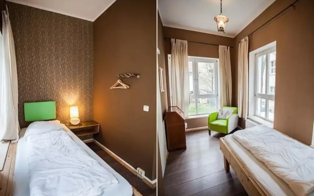 Karyola Otel - Caters to Men