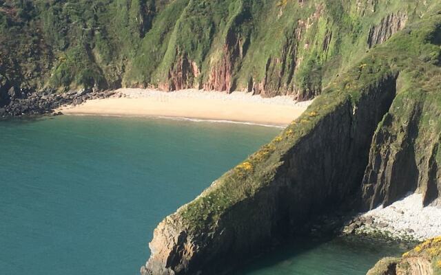 Awelon - Manorbier Bed and Breakfast