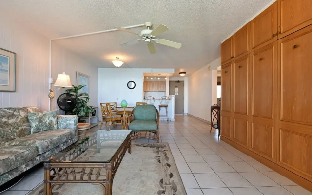 Valley Isle 902 by RedAwning