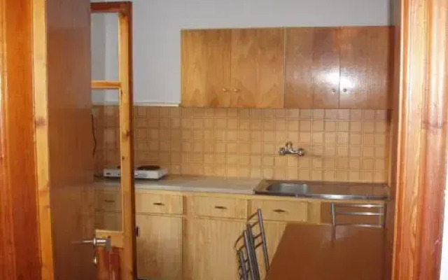 Eleni Studios & Apartments