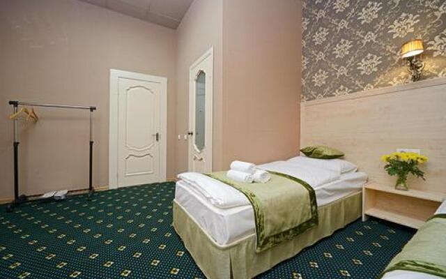 Apelsin Hotel on Vystavochnaya