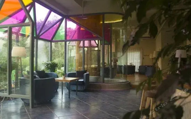 Hairong Yisheng Hotel