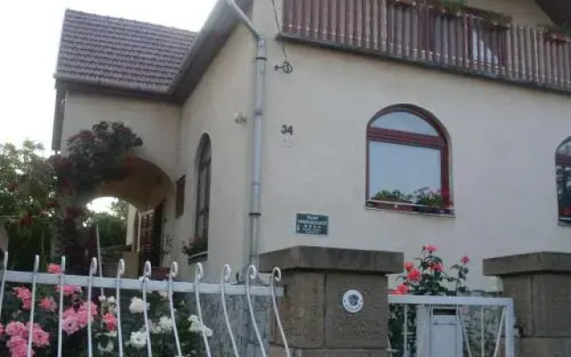 Guest House Rózsakert