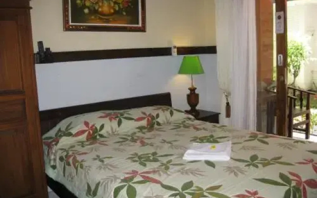 Sayang Beach Lodging