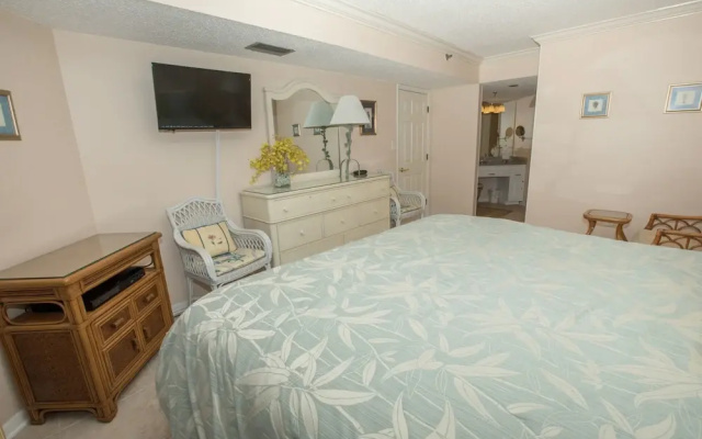Inlet Reef 305 2 Bedroom Condo by RedAwning