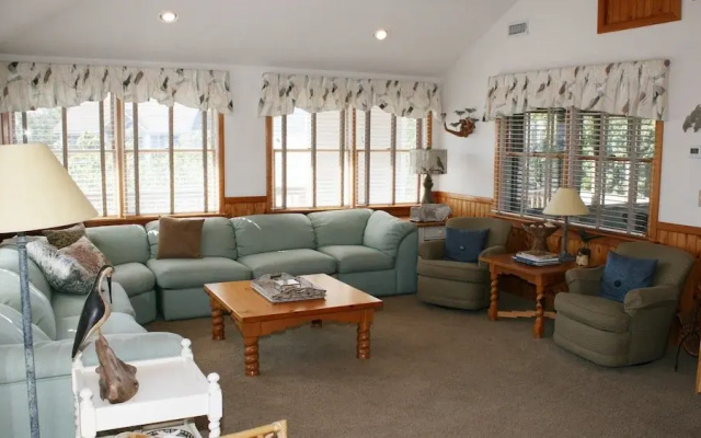 Zephyr - 5 Br Home