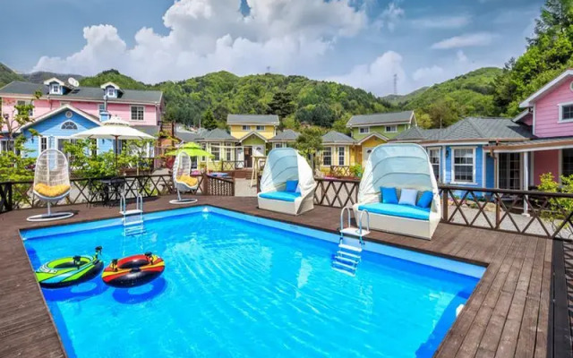 Teahouse Kids Pension