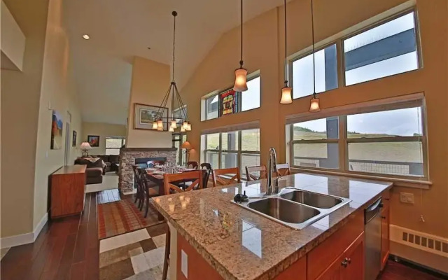 Base Camp One 416C Penthouse - 3 Br Condo