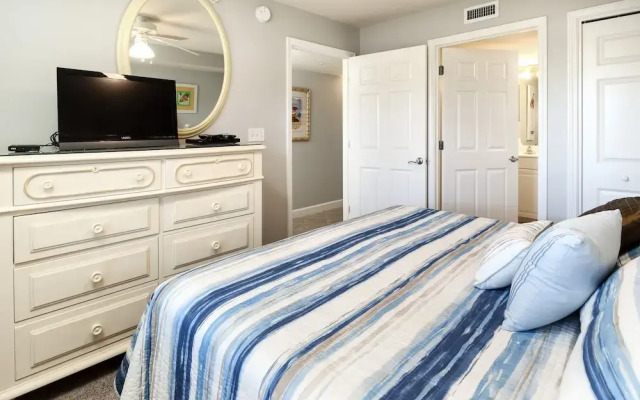 Pelican Isle 215 by RedAwning