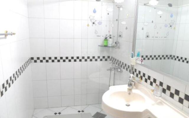 Cozy Cinema house with rooftop @ Hongdae